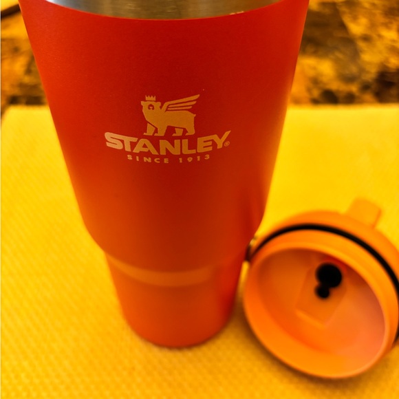 Stanley IceFlow Flip Straw 30oz Tumbler - Tigerlily (Orange) - Picture 2 of 6